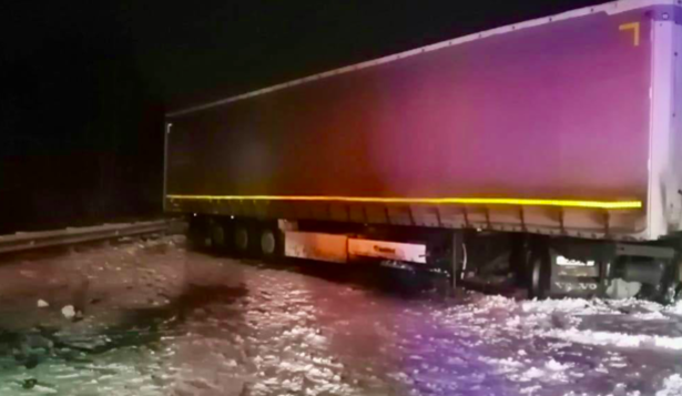 Фото Опубликованы кадры смертельного ДТП в Новосибирской области, в котором погибло трое детей 3